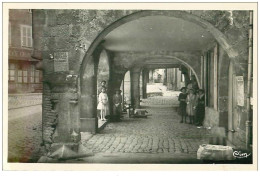 89.NOYERS SUR SEREIN.n°14184.LES HALLES ET LES PILIERS DU XIe SIECLE.CPSM - Noyers Sur Serein