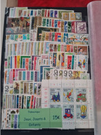 LOT TIMBRES THEMATIQUE JEUX JOUETS ENFANTS - Collections (sans Albums)