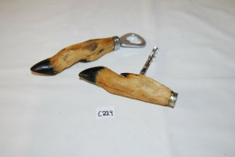 C224 2 Tires Bouchons De Chasse - Patte Animale - Bottle Openers