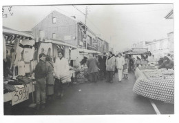 56225  Blegny  Le  Marché   Photo  Format Carte  1983 - Blégny