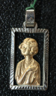 Pendentif Médaille Représentant Une "Garçonne Années 20 (crop)" Années Folles - Colgantes