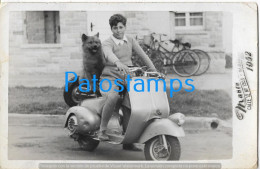 226784 ARGENTINA BUENOS AIRES MIRAMAR COSTUMES WOMAN AND DOG IN MOTORCYCLE AÑO 1952 PHOTO NO POSTAL POSTCARD - Argentinien