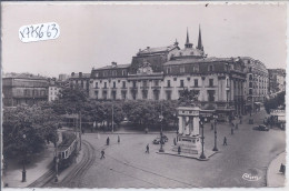 CLERMONT-FERRAND- PLACE DE JAUDE- LE THEATRE ET LA STATUE DE VERCINGETORIX - Clermont Ferrand