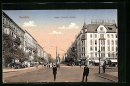 AK Berlin-Neukölln, Kaiser Friedrich-Strasse Mit Geschäften Und Apotheke  - Neukölln