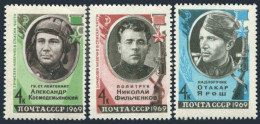Russia 3574-3575A Two Sets,MNH. Heroes Of WW II,1969. Fichenkov, Kosmodemiansky, - Neufs