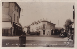 C13-01) VILLARS LES DOMBES (AIN) CARREFOUR SUR LA ROUTE NATIONALE - CAFE DU BON COIN - ( 2 SCANS ) - Villars-les-Dombes