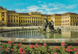 CPM . WIEN . SCHOß SCHÖNBRUNN  . VIENNE . CHATEAU DE SCHOENBRUNN  .  CARTE AFFR AU VERSO  .  2 SCANNES - Castello Di Schönbrunn