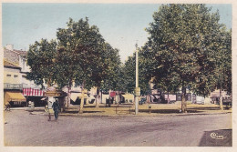 A18-47) CASTELJALOUX (LOT ET GARONNE) PLACE GAMBETTA  - COLORISEE - ( 2 SCANS ) - Casteljaloux