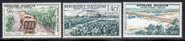 Madagascar PA 1960 Yvert 78 - 79 - 83 * TB Charniere(s) - Luchtpost