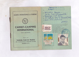 CARNET CAMPING INTERNATIONAL  TOURING CLUB DE FRANCE  En 1957 (avec Carte D Un Membre) - Sport & Turismo