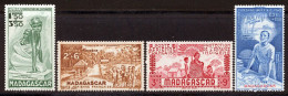 Madagascar PA 1942 Yvert 41 / 44 ** TB PEIQI Coin De Feuille - Luftpost