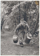 CPSM / CPM 10.5 X 15 Photographe JOËL COUCHOURON Les Vieux Métiers (Les Vosges) André Et Ses Bidons De Lait - Autres & Non Classés