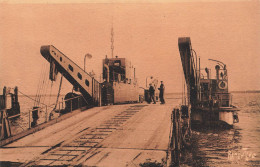 La Tremblade * Bateau Bac Assurant Le Passage De La Seudre , Vers Marennes - La Tremblade