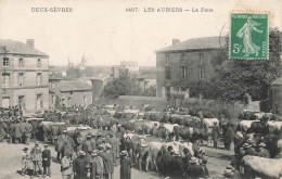 Les Aubiers * Place Du Village Et La Foire * Marché Aux Boeufs Bestiaux - Andere & Zonder Classificatie