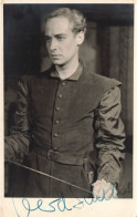 CARTE PHOTO - Homme En Costume De Théâtre - Carte Postale Ancienne - Photographie