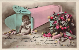 FANTAISIES - Un Bébé Sortant D'une Boite à Fleurs - Colorisé - Carte Postale Ancienne - Baby's