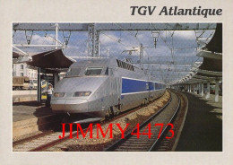 CPM - TGV Atlantique ( En Gare ) Photo Yannick Bouvier - Edit. COMBIER MACON - Stations With Trains