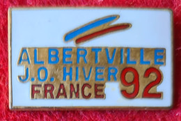 SUPER PIN'S JEUX OLYMPIQUES ALBERVILLE 92, émail Grand Feu Base Or, Signé Insigna, Format 2,5X1,5cm - Olympic Games