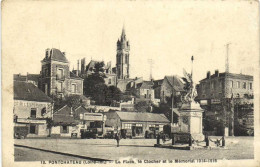 Pontchateau La Place ,le Clocher Et Le Mémorial 1914 1918 Animée Voitures Camion  Café De L' Esperance RV - Pontchâteau