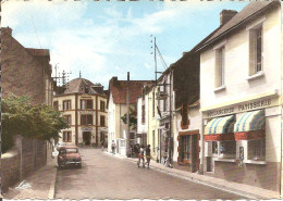 DAMGAN (56) Le Centre En 1973 (Boulangerie, Patisserie , Dauphine Renault)  CPSM GF - Damgan