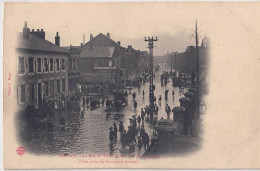 Denain, CPA Neuve, La Rue Villars Après Une Grande Pluie Vue Prise Du Passage à Niveau, Mines - Denain