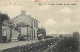 28 FONTAINE SIMON. La Gare Avec Train Qui Arrive - La Loupe