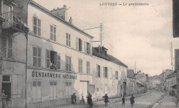 LOUVRES (Val-d'Oise) - La Gendarmerie Nationale - Voyagé 1908 (2 Scans) Yvonne Desbiendras à Ailly-le-Haut-Clocher Somme - Louvres