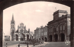 33 BAZAS La Mairie Et La Cathédrale  1 (scan Recto Verso)KEVREN0725 - Bazas