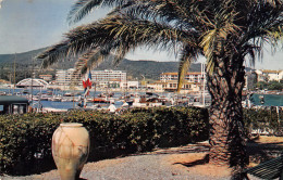 SAINTE MAXIME SUR MER Un Coin Du Port  33 (scan Recto Verso)KEVREN0735 - Sainte-Maxime