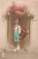 FANTAISIES - Un Petit Garçon Portant Un Panier De Fleurs Dans Son Dos - Colorisé - Carte Postale Ancienne - Autres & Non Classés