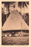 FRANCE - Nouvelle Calédonie - Vue Sur Une Hutte Indigène Et Fétiche Canac - Animé - Carte Postale Ancienne - Nouvelle Calédonie