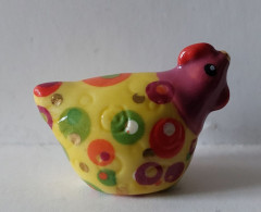 FEVES - FEVE - POULES DESIGN 2011 - POULE JAUNE RONDS COULEUR  FILET OR - Animals