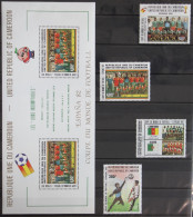 Kamerun 979-982 Und Block 20 Postfrisch Fußball #GC516 - Camerún (1960-...)