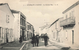 Courçon D'aunis * La Grande Rue Du Village * Villageois - Andere & Zonder Classificatie