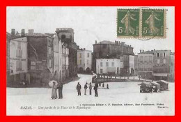 CPA (33) BAZAS. Une Partie De La Place De La République. Restaurant Sarthe *905 - Bazas