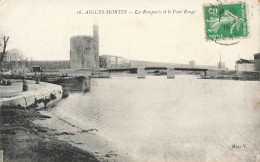 Aigues Mortes * Vue Sur Les Remparts Et Le Pont Rouge - Aigues-Mortes