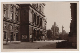 AK 212173 AUSTRIA - Wien - Musikvereinshaus Mit Karlskirche - Churches