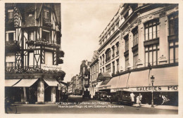 FRANCE - Trouville - La Reine Des Plages - Rue Victor Hugo Et Les Galeries Modernes - Carte Postale Ancienne - Trouville