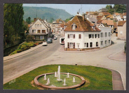 081215/ NIEDERBRONN-LES-BAINS, La Place Et L'Hôtel De Ville - Niederbronn Les Bains