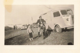 Automobile Ancienne Camionnette Camion Citroën TUBE CITROEN Tube & Moto Motocyclette * Photo Ancienne 12.5x9cm - Turismo