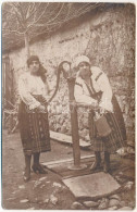 * T2/T3 1921 Brassó, Kronstadt, Brasov; Kút, Erdélyi Folklór / Well, Transylvanian Folklore. Photo (fa) - Ohne Zuordnung