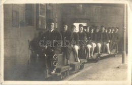 T2/T3 1928 Zsolna, Zilina Na Slovensku; Lejárat A Bányába, Bányászok A Feleségeikkel / Entry To The Mine, Miners With Th - Non Classés