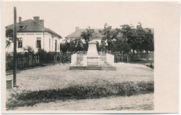 * T4 1927 Singureni, Monumentul / Monument. Photo (vágott / Cut) - Unclassified