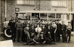 * T2/T3 ~1920 Mercedes-Benz Autóbusz A Javítóműhelyben, Csoportkép. Photo (fl) - Unclassified