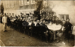 ** T3 Osztrák-magyar Katonák Ebéd Közben / WWI Austro-Hungarian K.u.K. Military, Soldiers And Officers Having Lunch. Pho - Zonder Classificatie