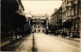 ** T2 Bevonulás, Díszkapu Magyar Zászlókkal, Címerrel és "Isten Hozott" Felirattal / Entry Of The Hungarian Troops, Gate - Sin Clasificación