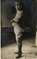 * T2/T3 Vöröskatona Puskával / Hungarian Soldier Of The Red Army With Gun. Ryba Géza Photo - Ohne Zuordnung