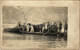 * T2/T3 1918 Zaleszczyki (Galicia), Osztrák-magyar Katonák Motorcsónakot Próbálnak A Dnyeszter Folyón áttolni / WWI K.u. - Unclassified