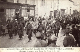 * T3 Prisonniers Allemands Ramenés Du Front Vers L'Arriere / WWI, German POWs (fa) - Ohne Zuordnung