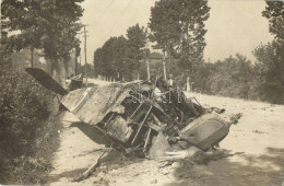 * T2 1918 Első Világháborús Lezuhant Olasz Repülőgép A Conegliano-Susegana Műúton / WWI K.u.k. Military, Wreckage Of An  - Non Classés